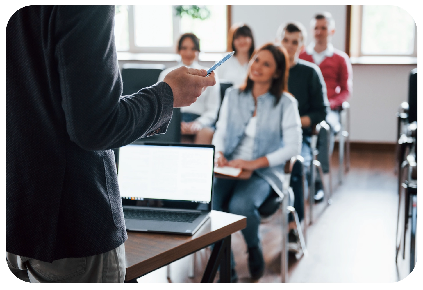 Estudiantes colaborando